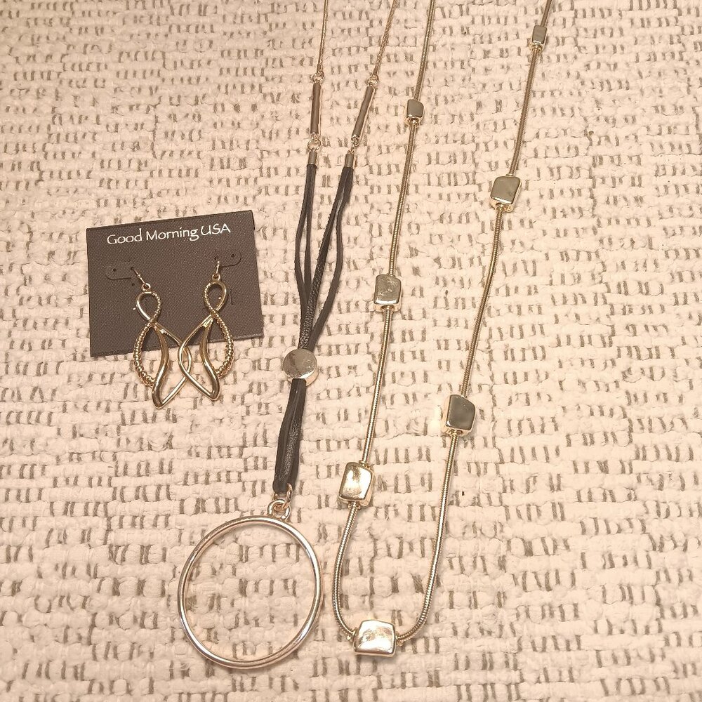 Charlie Paige lot of 2 snake chain necklaces with boutique earrings - NWT